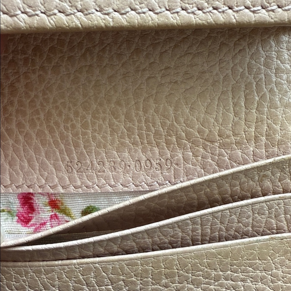 Gucci Marmont Black Leather Wallet with Gold Bow Logo and floral lining - Picture 6 of 8
